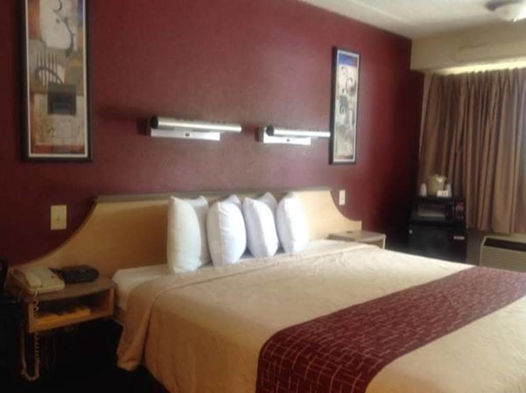 Red Roof Inn Greensboro Airport Dış mekan fotoğraf
